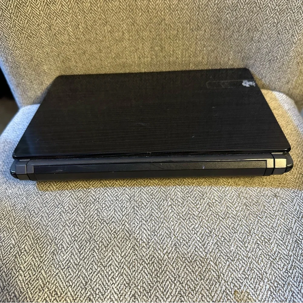 Gateway ZE6 10.1” Netbook Laptop LT2802u FOR PARTS NO CHARGER PLEASE READ